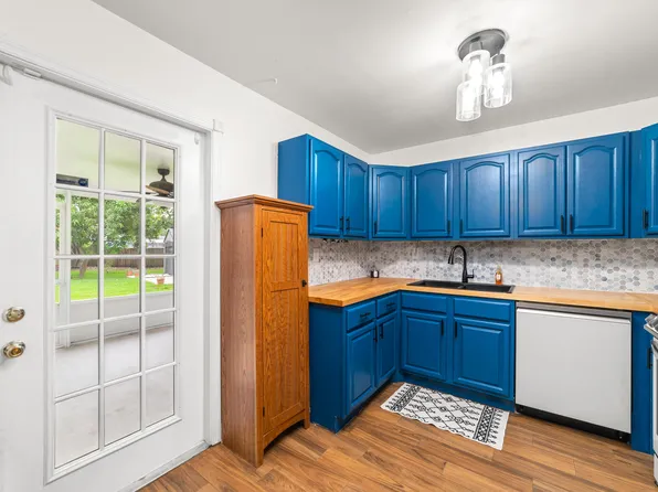 220 NE 61st Street, Oakland Park, FL 33334
