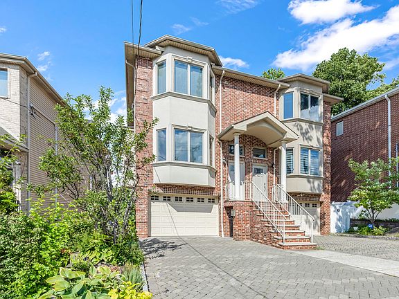 2nd image of 423 Lafayette Ave #423