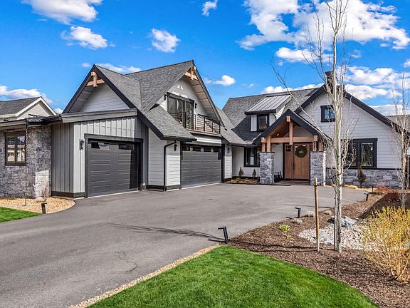 2nd image of 3267 NW Celilo Ln