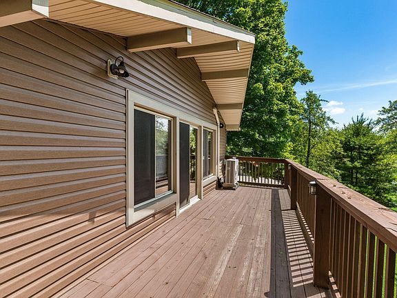 5th image of 286 Lakeview Heights Dr