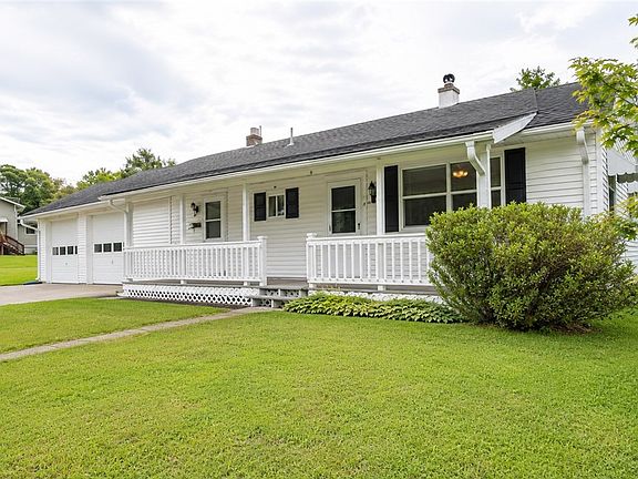 2nd image of 40 Sunset Dr