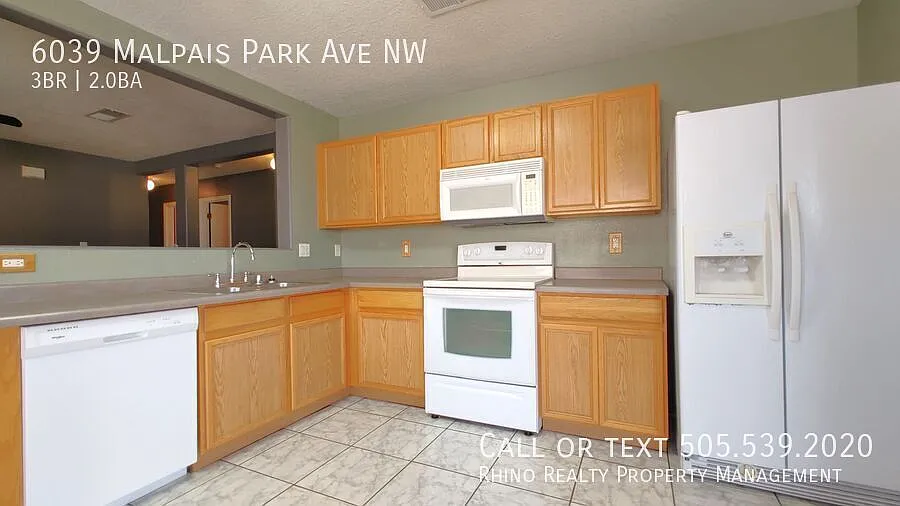 Cozy 3 Bedroom 2 Bathroom Home In The NW! — Photo 3