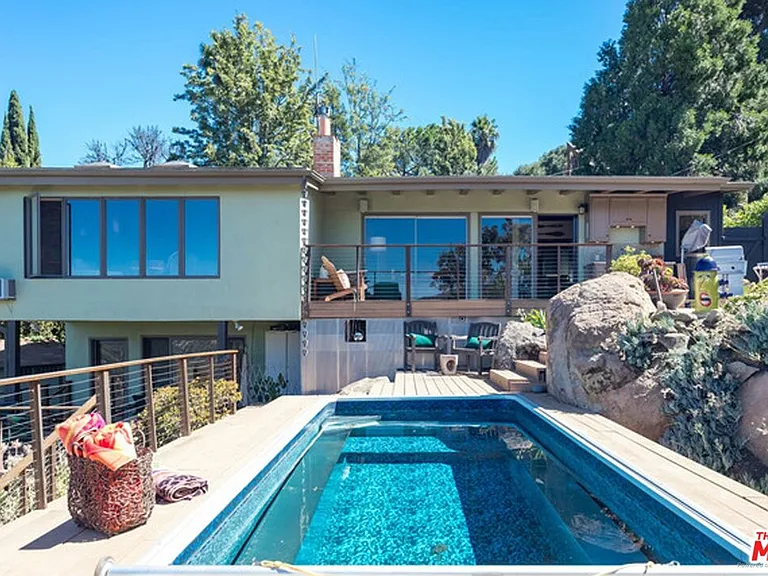 19933 Summit Dr — Photo 2