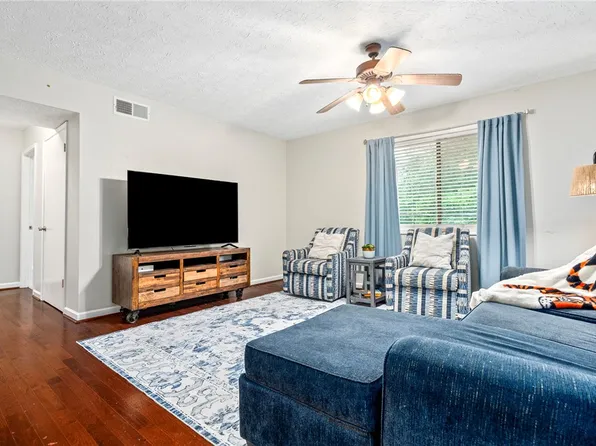 522 N Donahue Dr APT 7, Auburn, AL 36832