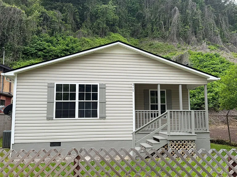 217 W Tennessee Ave — Photo 1