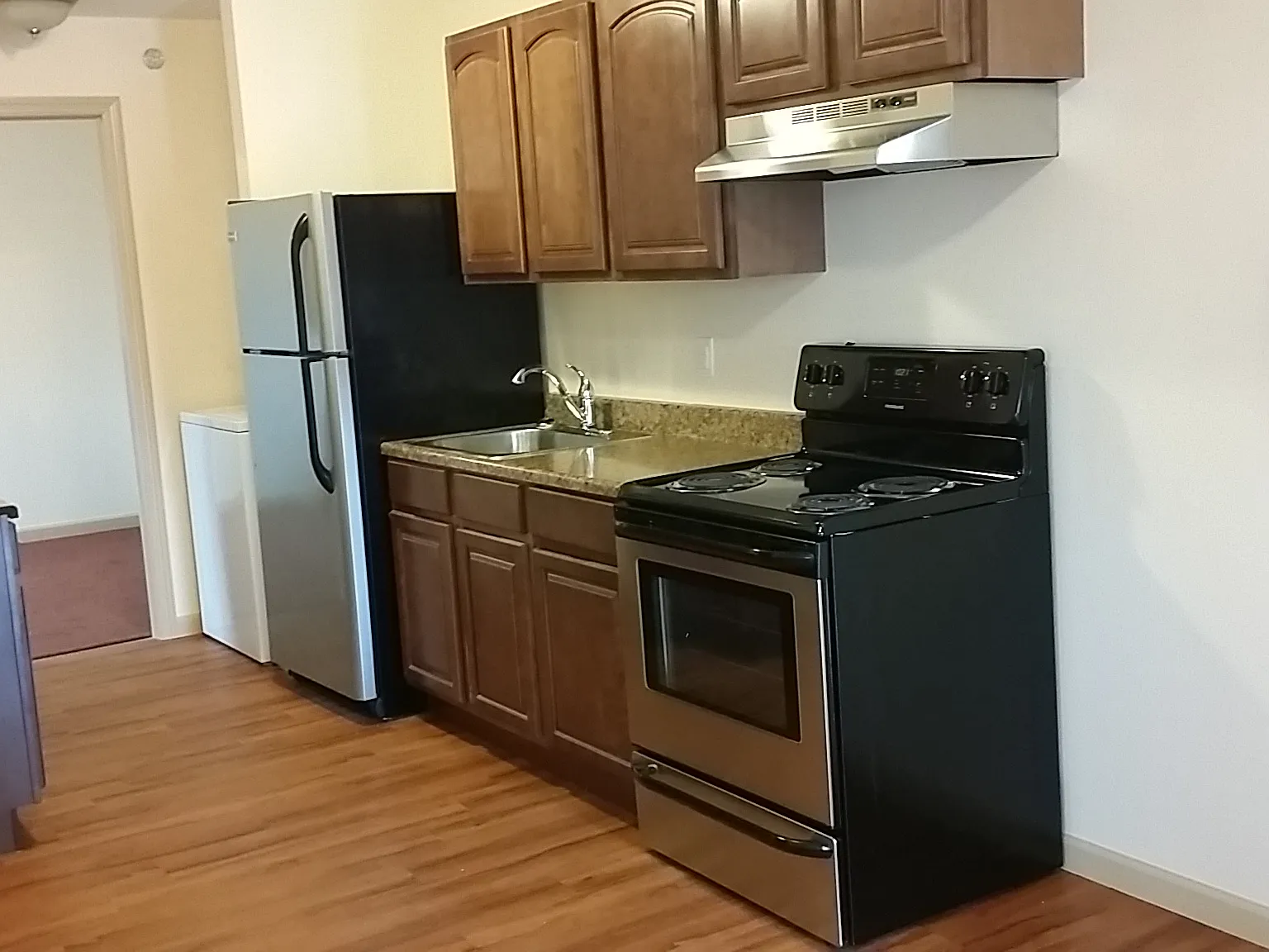 1 bed, 600 sqft, $895 — Photo 2