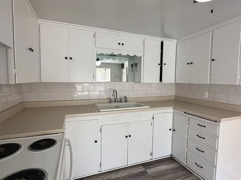 107 N 200 E — Photo 6