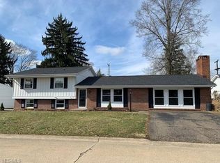 1211 Greenacre Dr, Cambridge, OH 43725
