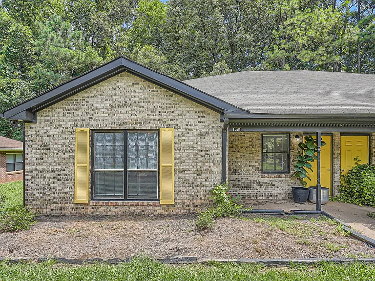 1091 Summer Brook Rd — Photo 4