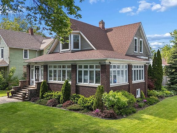 3rd image of 707 Buell Ave