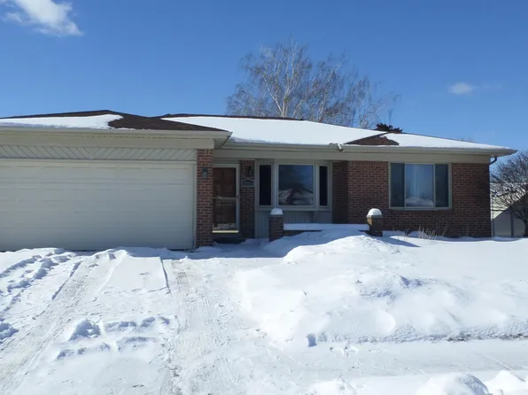 38615 Levisham Dr, Clinton Township, MI 48038