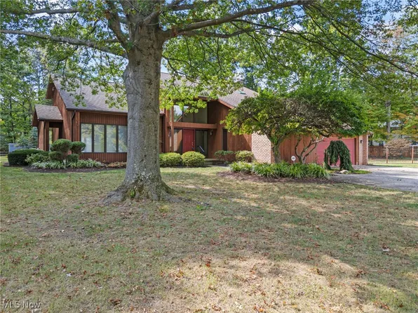 2452 Purdue Cir NW, North Canton, OH 44720