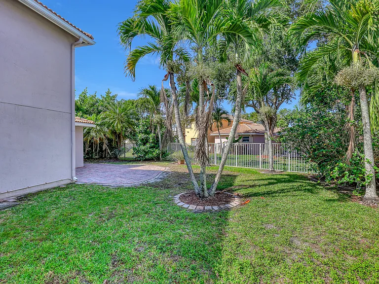 3464 Commodore Ct — Photo 6