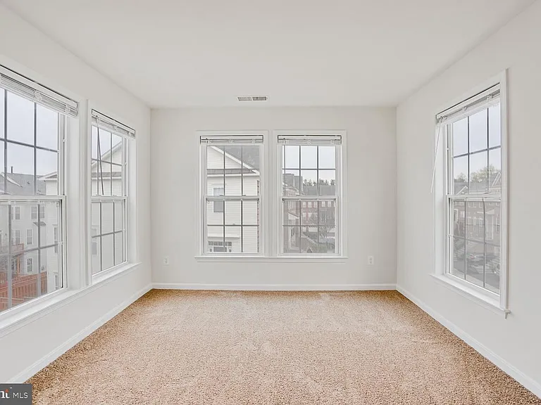 22062 Dilworth Sq — Photo 29