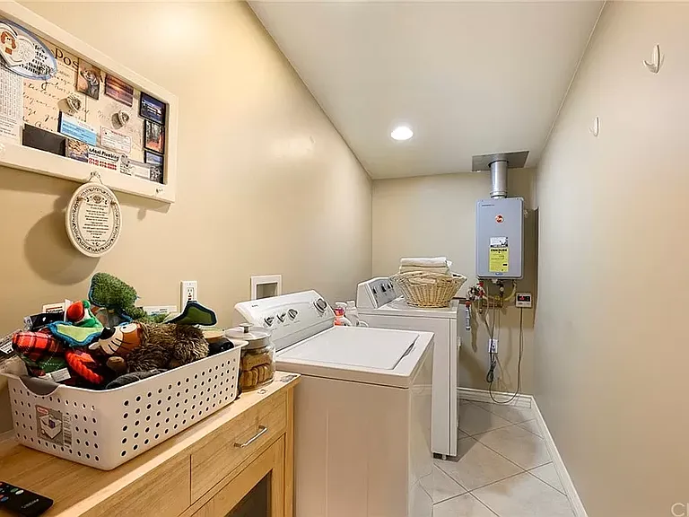712 N Mountain View Pl — Photo 14