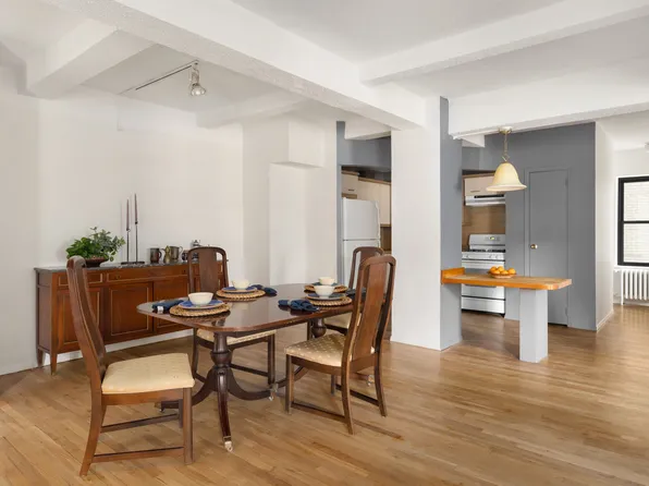 315 West 23rd Street image 3 of 8