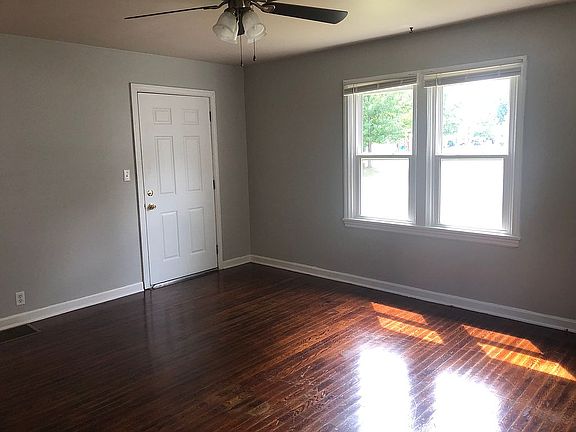 Living room, hardwood 