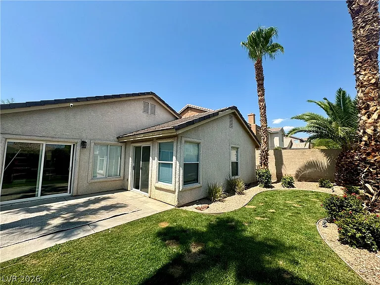 10224 Desert Wind Dr — Photo 25