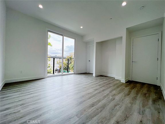 4th image of 95 Harkness Ave
