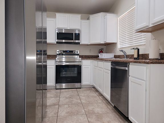 5th image of 2440 W Parkway Dr #1