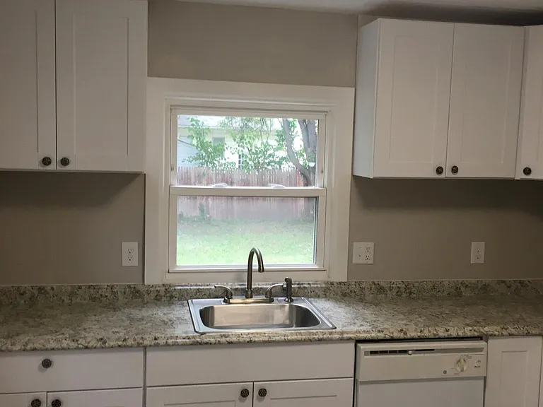 23315 Tawas Ave — Photo 7