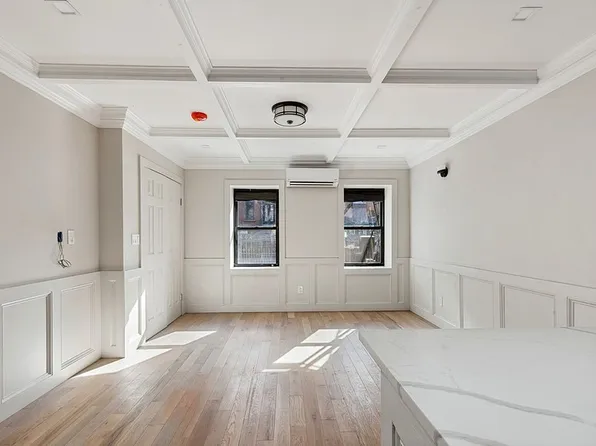 933 Greene Ave, Brooklyn, NY 11221