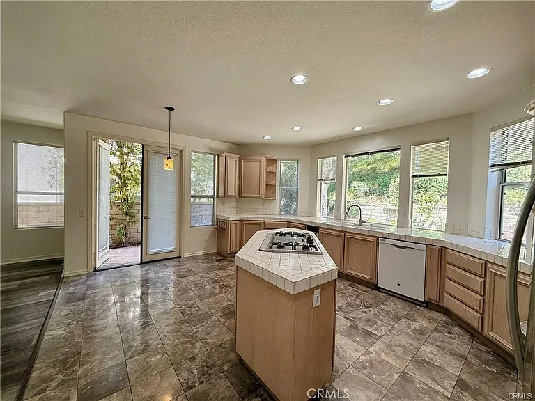 27461 Glenwood Dr — Photo 4