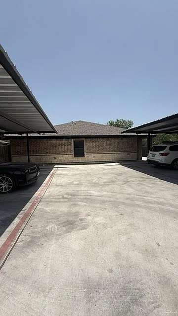 2118 Earth Ln