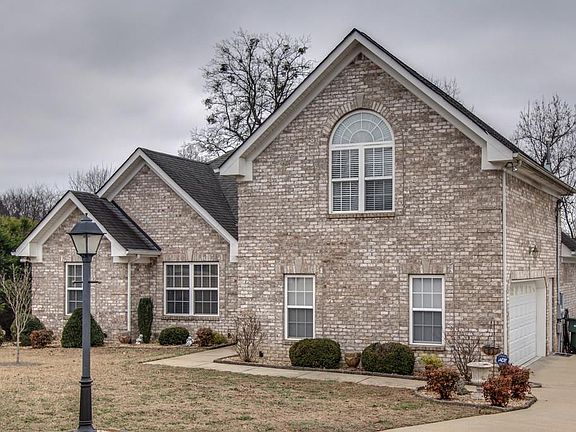 2nd image of 419 Burgunda Ln