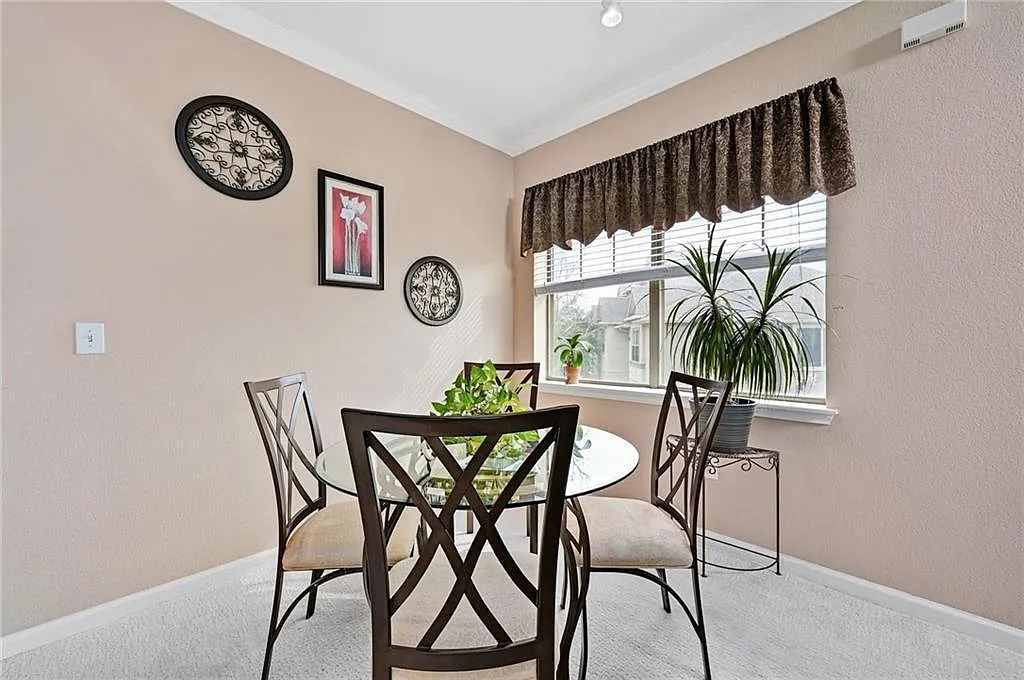 3 bed, 3.0 bath, 1730 sqft, $2,395 — Photo 4