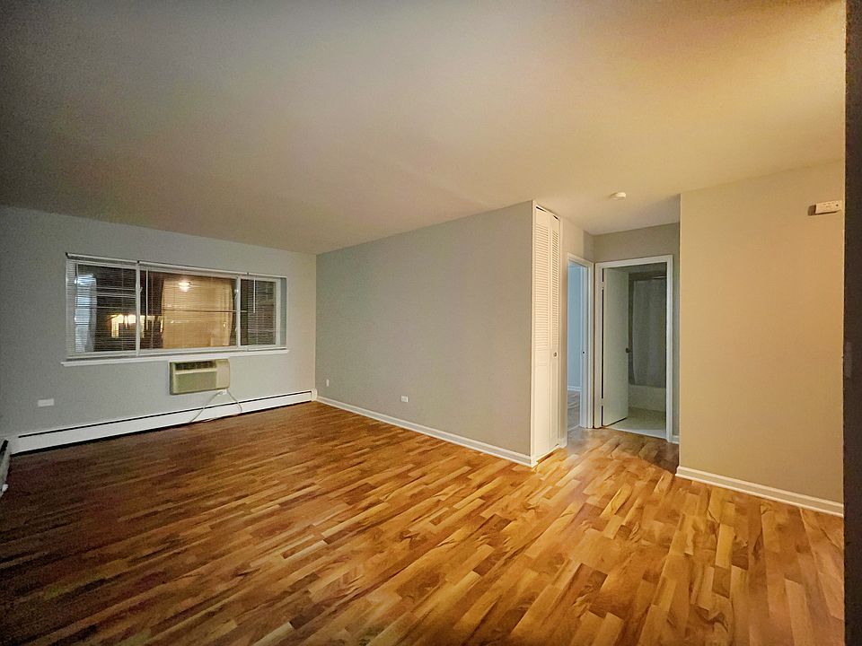 1st image of 742 W Buena Ave #208