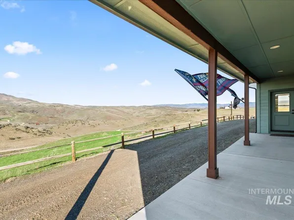 5225 Hidden Hollow Ln, Emmett, ID 83617