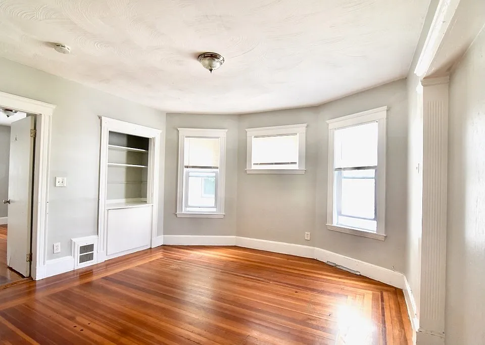 42 Colonial Ave #2