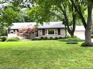 231 Blanche Dr, Troy, MI 48098