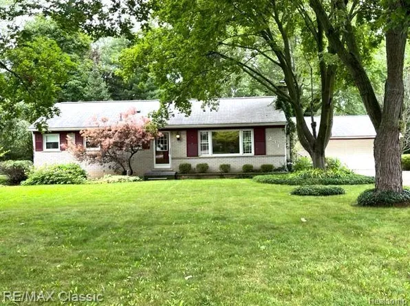231 Blanche Dr, Troy, MI 48098