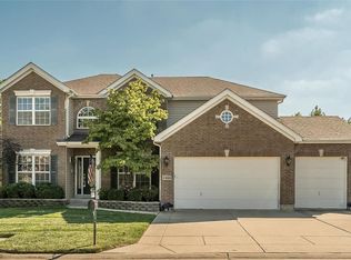 1368 Kiefer Bluffs Dr, Ballwin, MO 63021