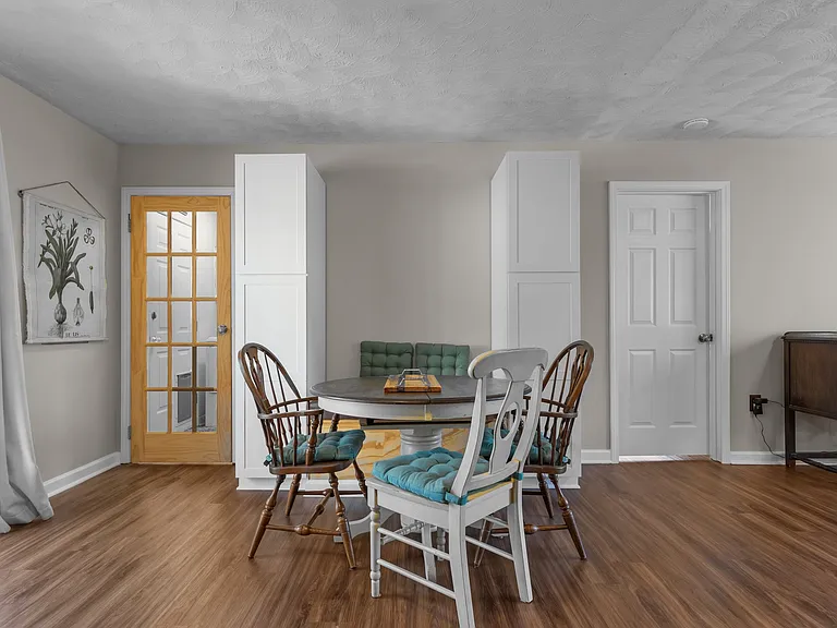 620 E New England Ave — Photo 8