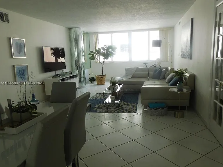 5005 Collins Ave #322 — Photo 4