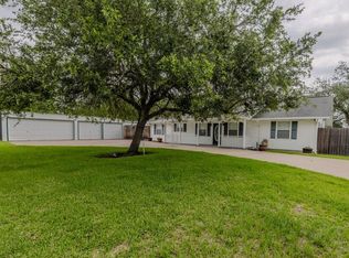 483 Riverside Dr, Palacios, TX 77465