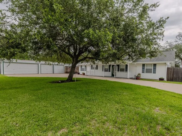 483 Riverside Dr, Palacios, TX 77465