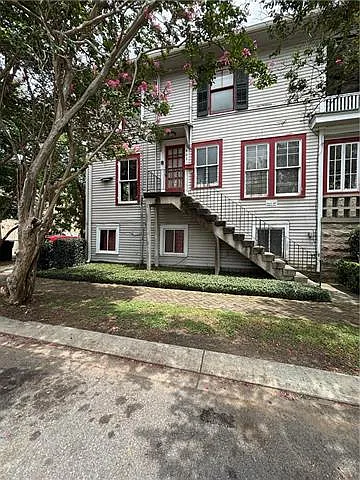 801 Cherokee St — Photo 2