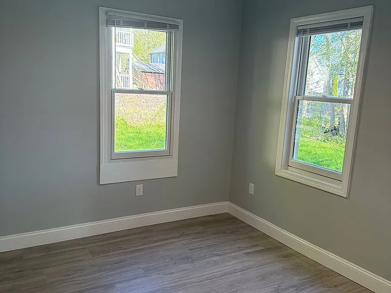 31 Marble Ave — Photo 17