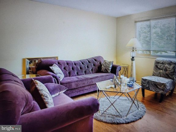 3rd image of 3827 Hamilton St #D-203
