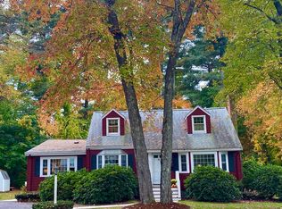 10 Oak Hill Dr, Walpole, MA 02081