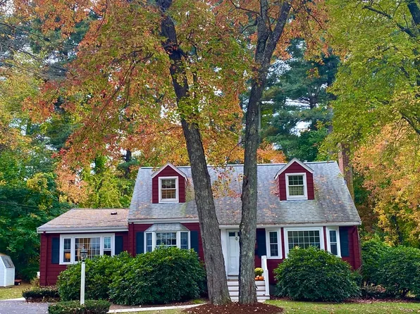 10 Oak Hill Dr, Walpole, MA 02081