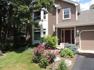 123 Lake Shore Dr, Oakwood Hills, IL 60013