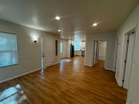 5th image of 6213 Farmdale Ave