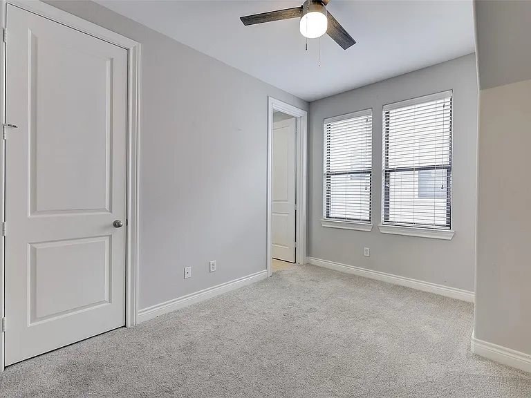 3245 Maxroy St — Photo 22