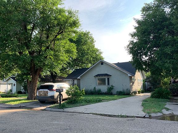 2nd image of 212 Barkley St