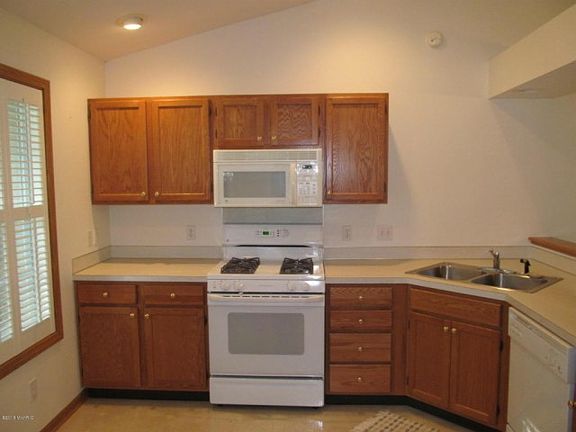 3rd image of 11 Aspen Ln NE #76